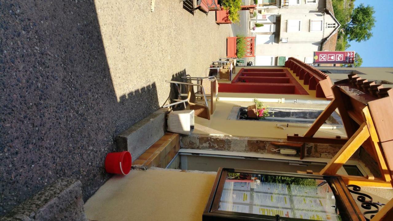 La Vieille Auberge Saint-Privat-d'Allier Exterior photo